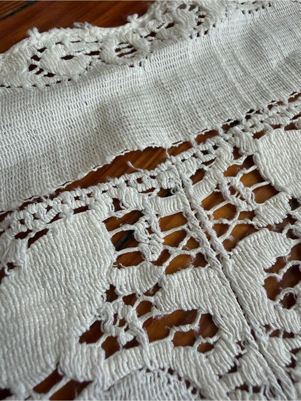 Antique Battenberg lace table runner 15x43”